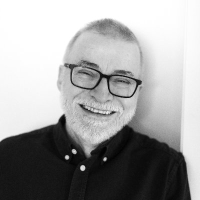 Jornalista. Quatro prêmios Jabuti. Prêmio APCA. Autor de 16 livros, entre eles a biografia
