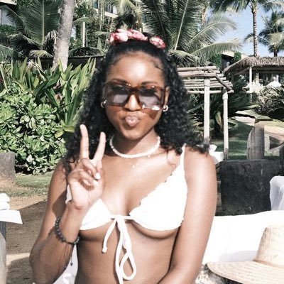 cleopelandia's profile picture. cleo & pope heyward truther 🤫