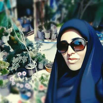 مادرم و خانه دار،عاشق ایران و ایرانیان بصیر،علاقمند به سیاست!