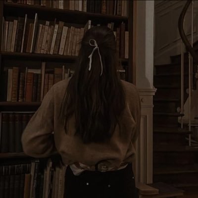 avery_rui's profile picture. 📚🎧🎮|| ''𝑶𝒏𝒄𝒆 𝒖𝒑𝒐𝒏 𝒂 𝒃𝒐𝒐𝒌 𝒔𝒐 𝒇𝒊𝒏𝒆, 𝑨 𝒓𝒆𝒂𝒅𝒆𝒓'𝒔 𝒉𝒆𝒂𝒓𝒕, 𝒇𝒐𝒓𝒆𝒗𝒆𝒓 𝒆𝒏𝒕𝒘𝒊𝒏𝒆𝒅.'' (˶ᵔ ᵕ ᵔ˶)