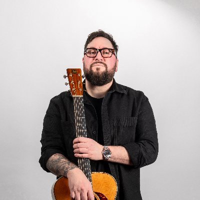 ianeaston_'s profile picture. Burns Survivor • Burns Representative • Luthier • Guitarist • Writer