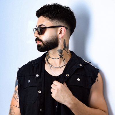 Expresso a loucura da minha mente através da música. 🎼