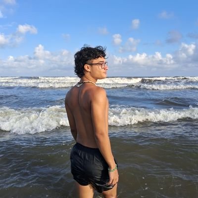 tomlindo_'s profile picture. 🏳️‍🌈
🌿💚🌱