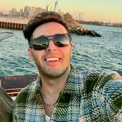 Andy_5721's profile picture. I share world’s silliest ,imo, details