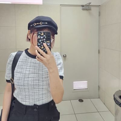 Lou_Ary30's profile picture. 