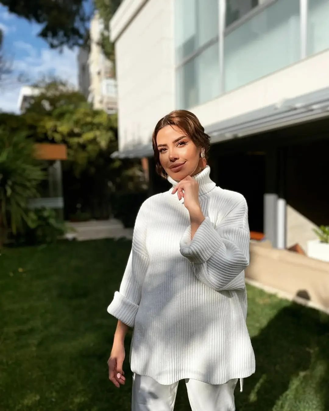 lurline18084's profile picture. 