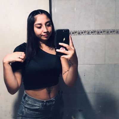 Yo sonrió por qué sé que lo buenoo está por yegar 😗