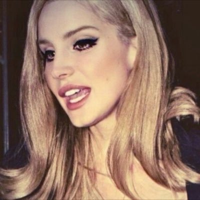 riviieras's profile picture. . ݁₊ ⊹ . 20 ✶ . ࣪ ׅ🕯️ insane lesbian