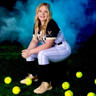 katiedumesnil27's profile picture. 🏫Vidor High School 🏫Class of 2027 👩🏼‍🎓5.24 GPA 👩🏼‍🎓Ranked 10th of 283 🥎Catcher/Third/First 🥎18U GT Shockers-Ramsey