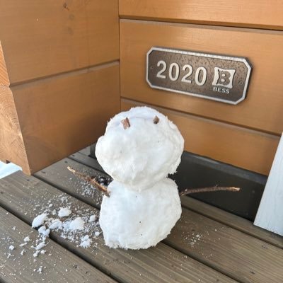 kaymedisnFF's profile picture. ミニチュアダックスと猫3匹、熱帯魚と拾ってきたアマガエルと妻と子供二人と暮らしています。