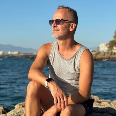 Amo la música, la fotografía, la ciencia ficción y la tecnología. Conduzco el programa Al Final en Radio UdeG de Puerto Vallarta. Enlaces en el link abajo 👇