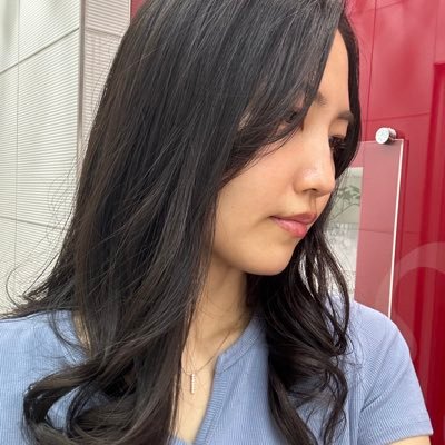sukuus_mari's profile picture. アゼライン酸をぜんぶ自腹で買って比較してるオタク💚脂性肌のみんな〜！世の中バズコスメは乾燥肌向け！われらが使うとニキビ爆発する😭ほんとに参考になる脂性肌による脂性肌向けスキンケアのレポするよ💚✨☺️@SUKUUSbeauty中の人