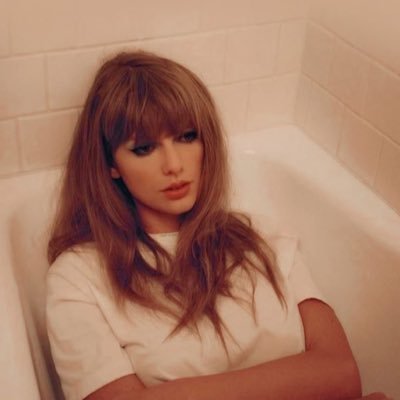 mexe comigo, mas não mexe com as minhas canetas. uma vestibulanda, swiftie e depressiva lutando para encontrar o seu lugar no mundo