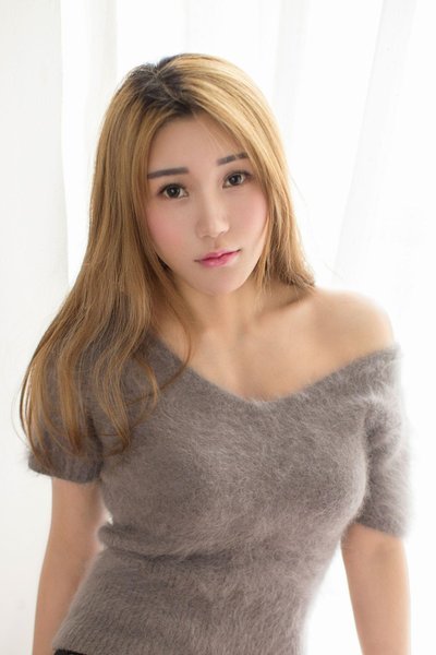 大好物は漆黒ツーサイドアップの童顔巨乳眼鏡っ娘。かわえぇ娘を愛でるのが目的のアカウントです。出会い系・アダルト系は求めてません。