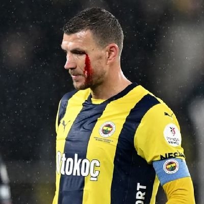 sinik_sinik's profile picture. Âzem , a' nın başında şapka var..