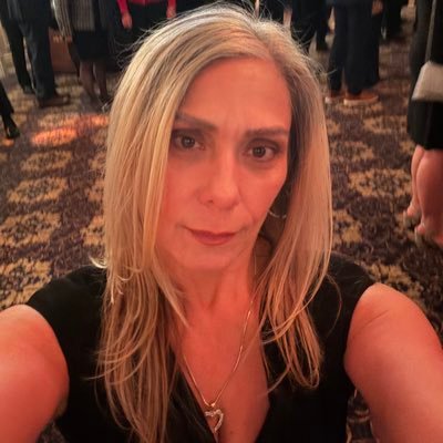 suereyesit's profile picture. 