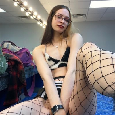 hello! I’m Augustine, in 23, 5’11 & I’m a dancer at the Men’s Club in Flint! don’t forget to check out my links! 🥰