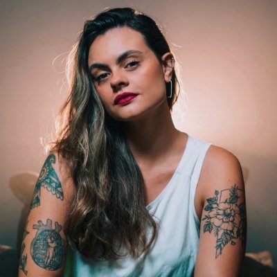 jessicalarar's profile picture. péssima em escrever bio’s