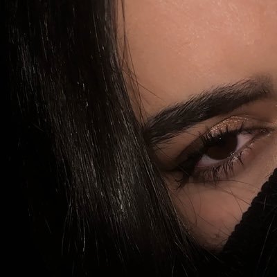 من از اون آدماییم که مینویسم،نه اینکه نویسنده باشم،حرفامو مینویسم؛ ولی یه چیزایی رو نمیشه نوشت،مث یچیزی بین بغض و اشک ….