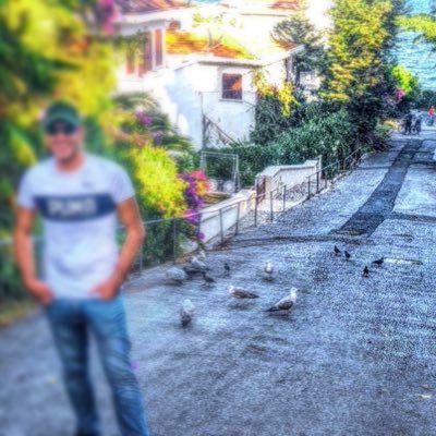 مسائل فرهنگى اجتماعى سياسى دوست،تنهايى را با ادبيات پر ميكنم، متنفر از عرزشى و مجاهد خلق