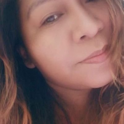 Comprometida con mis convicciones, amante del 🎬 y los 🐱🐶, alérgica a los pendejos y a los fanáticos de toda índole.. Irreverente apasionada de la cocin@