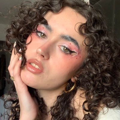 hi • ★ • aquarius • ☆ • THESIS ERA • ✧ horror n makeup enthusiast ★ chappell roan & peter parker protector • pas de clébards dans mes dms svp ★⭑