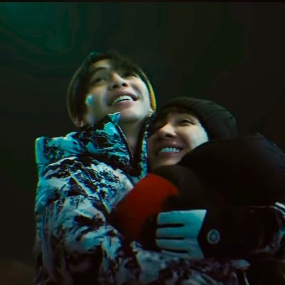 🧡🤍 A grown ass woman obsessed with FirstKhaotung 🍊 We don’t need Anti Delulu Pills here 🤣
