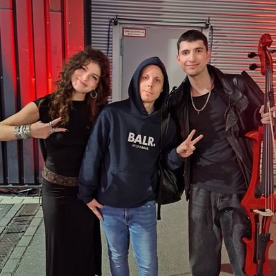 31J.|ダニエル| 53
📍 Bonn nicht Paris | ⚽ RW Röttgen ⚽|Adidas Athlete | FC Bayern 🏆🔴⚪ , Gamer , Musiclover , ESC🎙️, ESC Juror 2018 bei ULFL | GEGEN RECHTS !