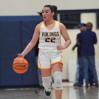 @basicbella22__ Bella Medina Profile