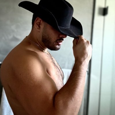 OC based Mexican Top and Pussy Boy trainer | 18+ | PFP is me | DMs welcome | Original Content + Shit that gets me hard | HMU if you wanna make content