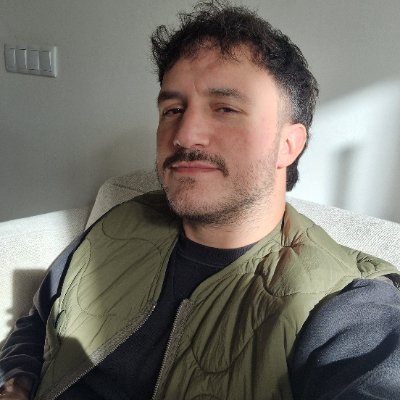 uremariano's profile picture. 📚☕