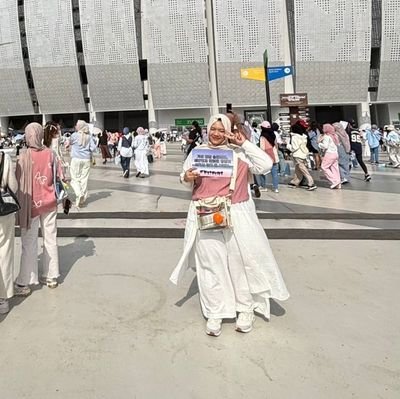 rivantiavi's profile picture. without you everything's a lie
Pernahkah kau merasa sangat lelah, hingga saat melihat cahaya matahari kau pun menangis