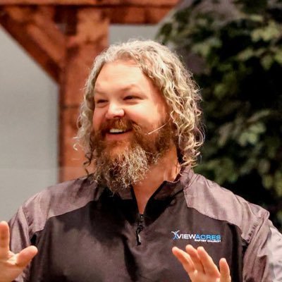 Bearded Gator Fan, husband of @lrhowell315 Worship/Administration Pastor @viewacresbc Assistant Boys Soccer Coach @sanditefc (ENTJ)