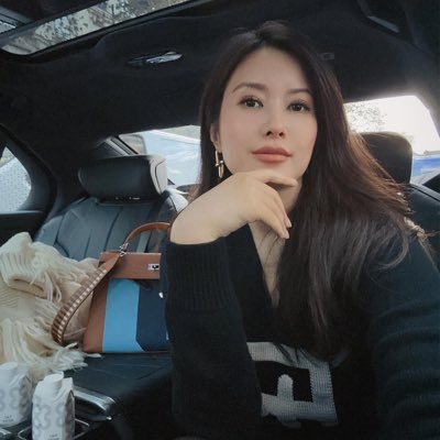 My friends say that I am a very humorous person. I hope I can make good friends here or look forward to a beautiful fate.