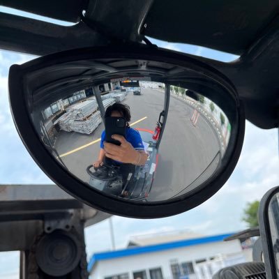 OPlovers, kamus berjalan dunia per one piece an.
Rakyat biasa yg paginya buruh malemnya mahasiswa, minggunya jadi kaum rebahan