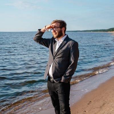 Latvijas Studentu apvienības valdes loceklis, pārstāvis AIP. 🇱🇻 🇺🇦 🏳️🌈
Pārsvarā par un ap studentu lietu.
Privāts viedoklis.
Retweet =/= endorsement.