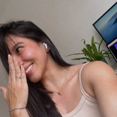 LizVictoriaF's profile picture. 