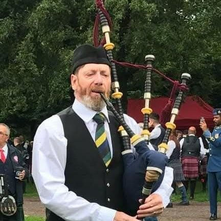Pipe Major, Dad, Hubby, adult Human Male, Defender of womans single sex based rights...& beer 🏴🍻🎵 🦖