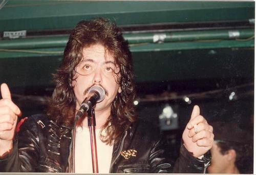 YonVanYohanson's profile picture. Ikea employee by day, stand-up comic by night