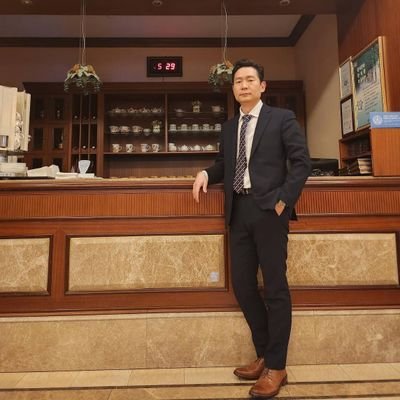 akio273477's profile picture. 整形外科医は、筋骨格系（骨、筋肉、関節、軟部組織）に影響を及ぼす傷害や症状を専門としています。
