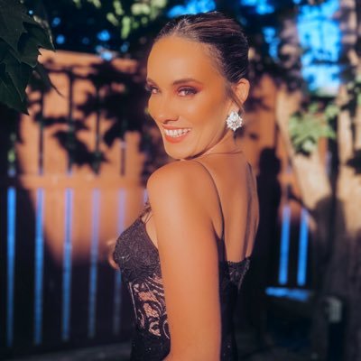 Comunicadora de entretención, vendedora si me compra. animalista Vegetariana, Productora, Animadora, y muchas cosas más! mi Instagram @divinafran