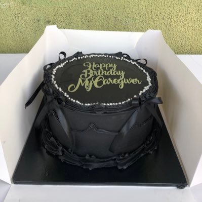Cakes and gift packages in Lagos IG: @cakesbydoyin Send a DM/click https://t.co/lJTGR4MFAu to place your orders. PBD/505 2nd business @D28_Collections