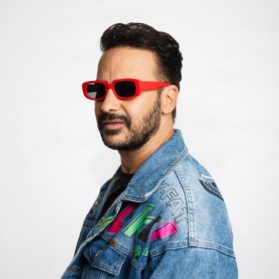 Artist, futurist, and AI explorer. Pushing the boundaries between humans and artificial intelligence. Founder of The Future of Virtues and Resonance AI .