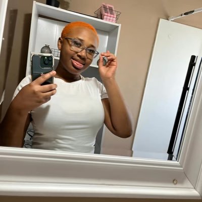 Shallonkisss's profile picture. 