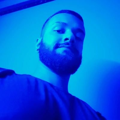 Gaymer nas horas vagas.
Eu tô aqui pelo fervo haha,
Quem não ama um nudezinho alheio?
Bora 😈🥵🤤😏🤌👅🔥
