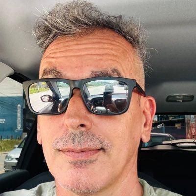 Católico apostólico romano, pai de dois filhos, Palmeirense desde criancinha e eleitor do Bolsonaro