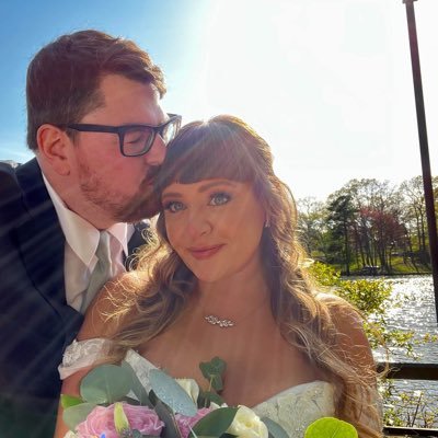 35 💚Go Birds 🦅 💕Corgi & Ginger cat mom 🧡gardening. reading. cooking. pc gaming. 💕creator of #SwiftieLeague going strong for 3 years in a row 🫶🏈💖