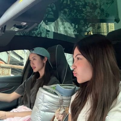 _BabiCalazans_'s profile picture. 🇧🇷 
Amor incondicional. Vivo e respiro LMSY.