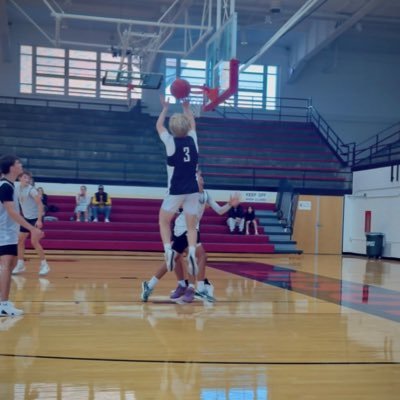 PCHS 2025 PG 🏀5’8” 140lbs AAU: EWA Email: brettjmueller30@gmail.com