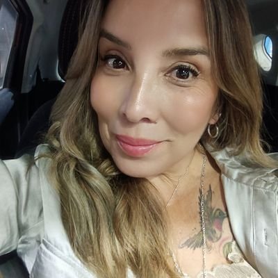 Psicóloga con corazón solidario y enfoque humanista. Entre la clínica y la comunidad, construyendo espacios de bienestar. Directora de @AlmaVivaChile.
